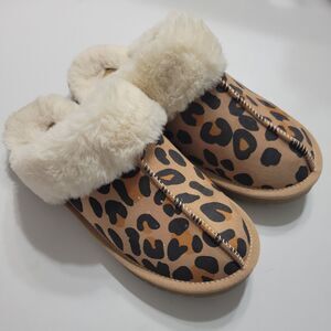 Baretraps Teegan Slipper Womens 8 HouseShoe Black Round‎ Toe Leapord Top Slip